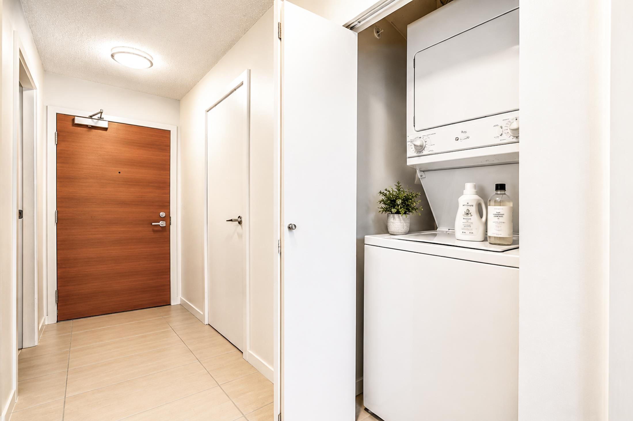 #1405 909 Mainland Street - 13