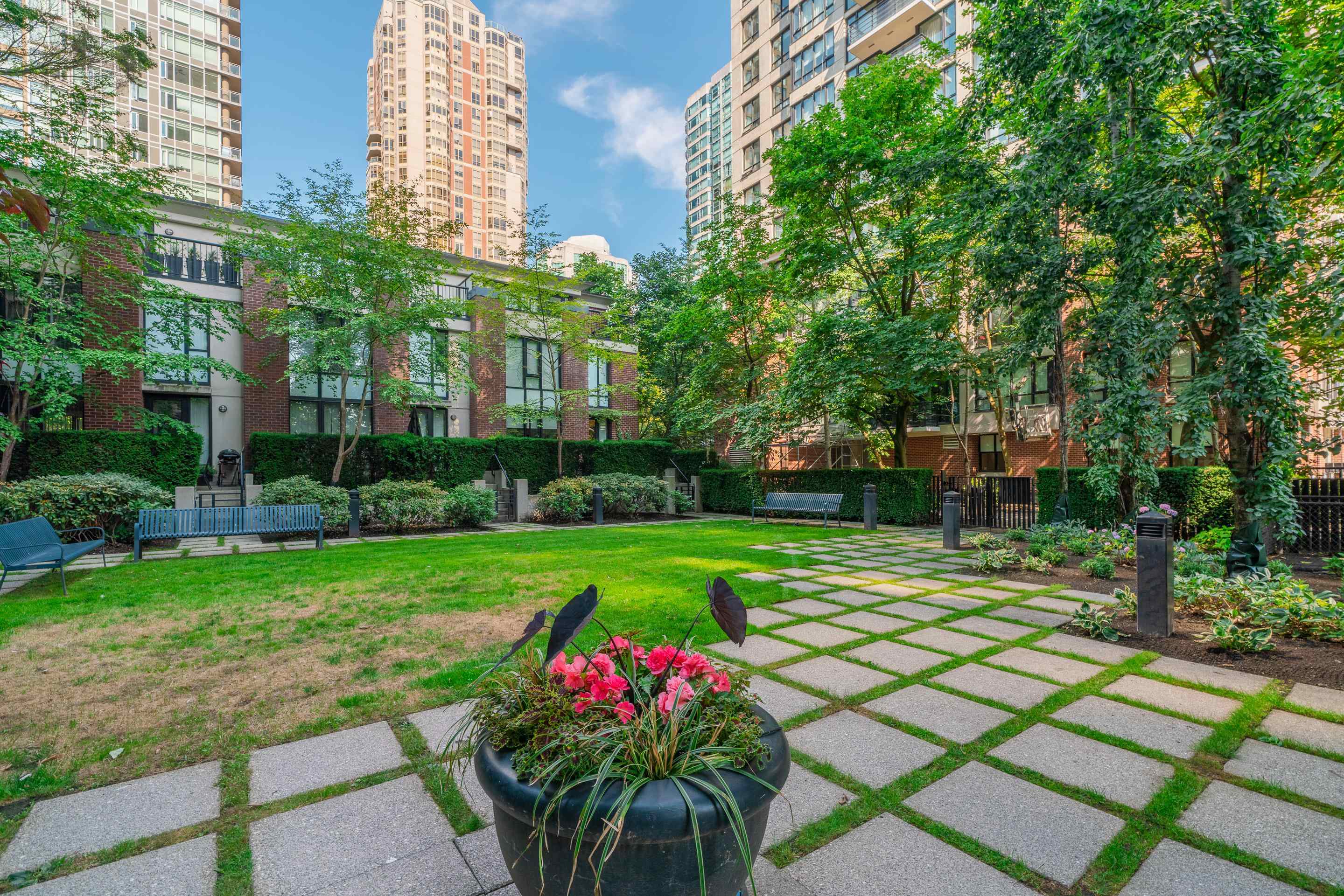 #1405 909 Mainland Street - 22
