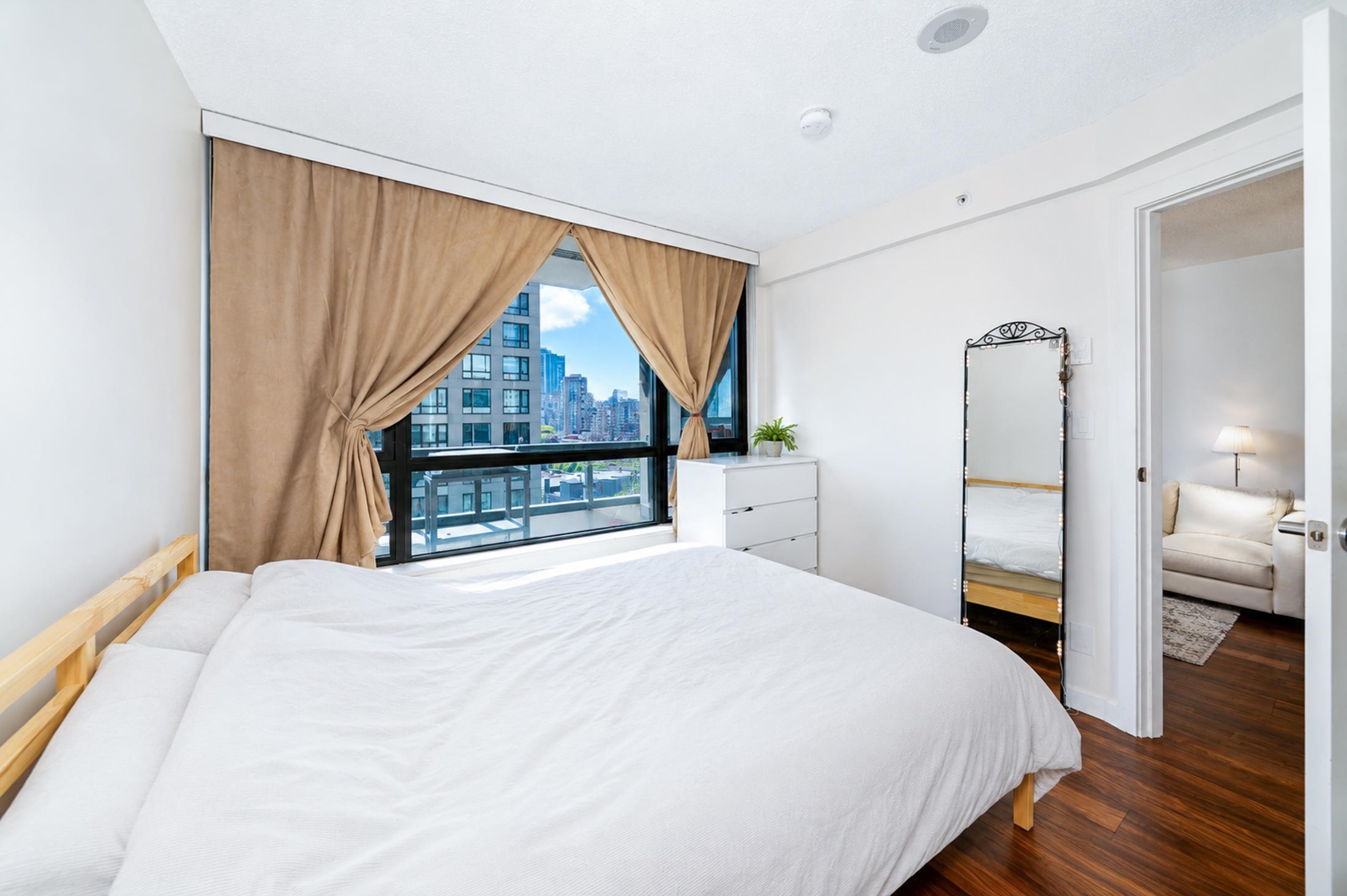 #1405 909 Mainland Street - 11