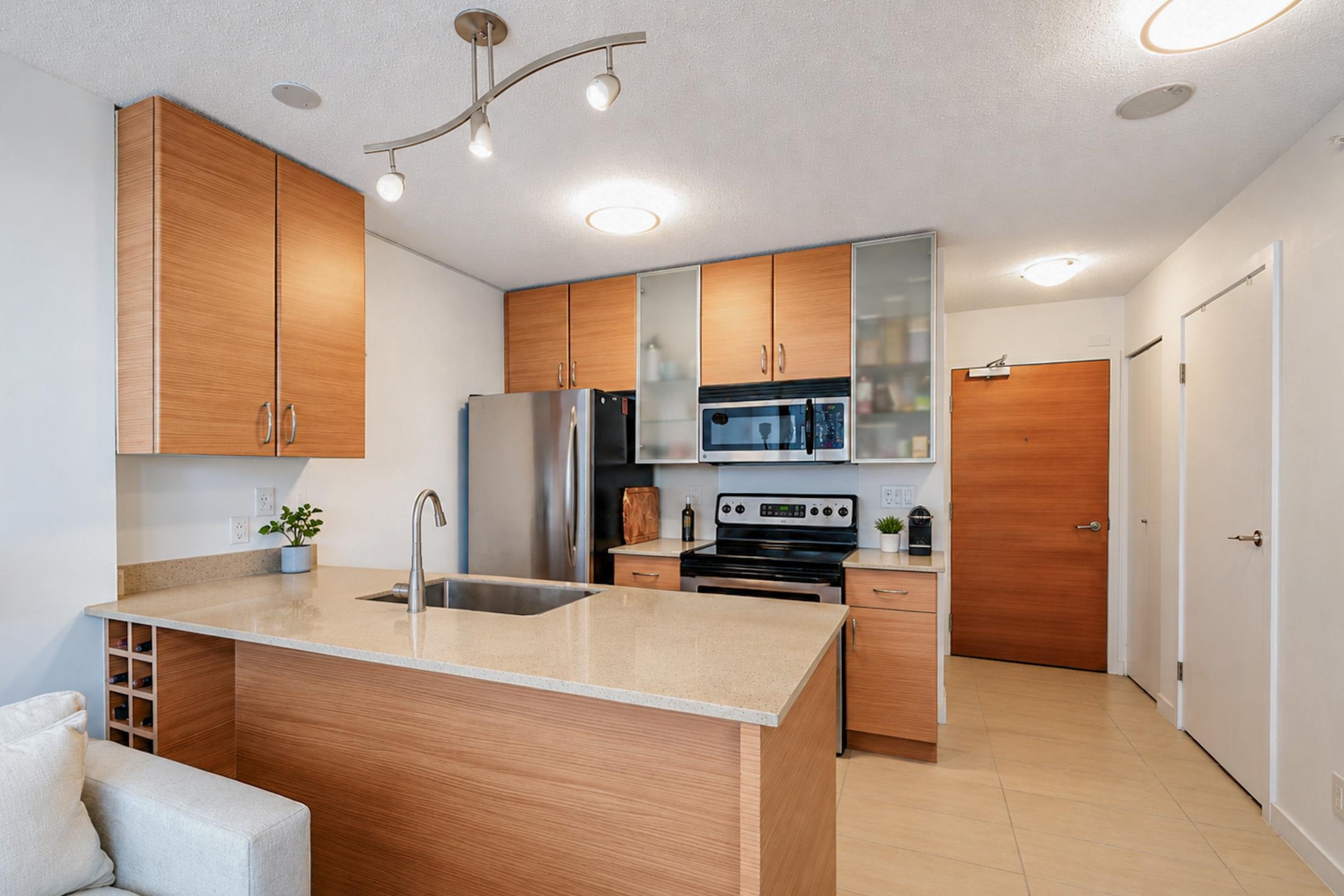#1405 909 Mainland Street - 4