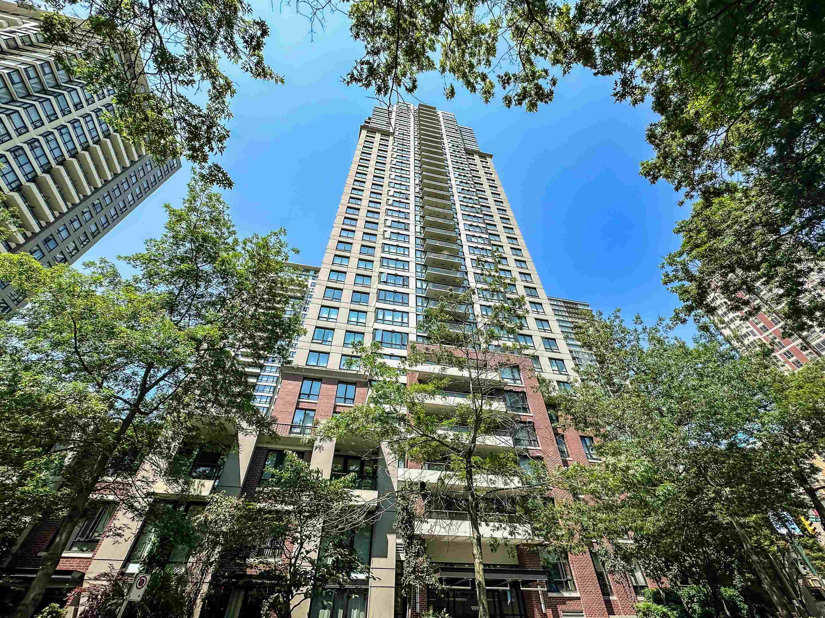 #1405 909 Mainland Street - 25