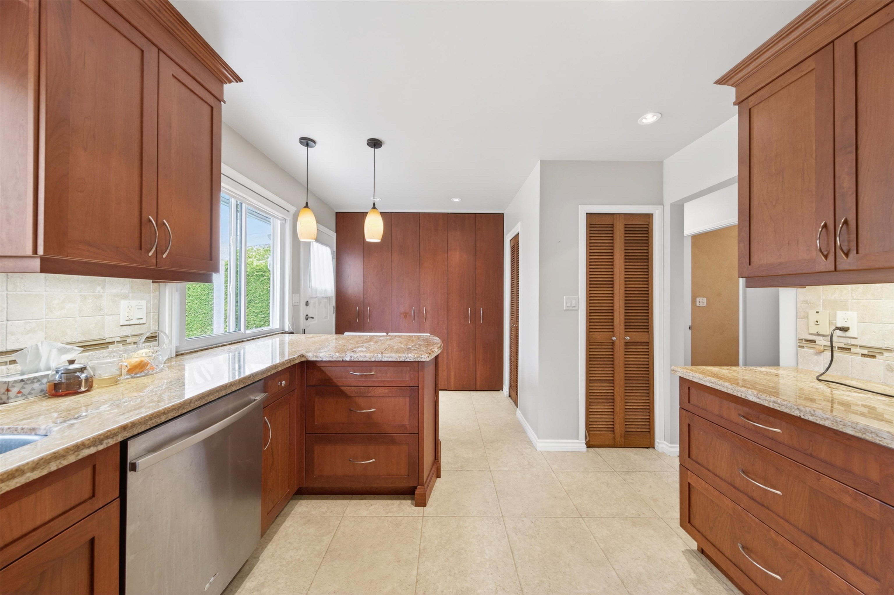 4713 46 Avenue - 5