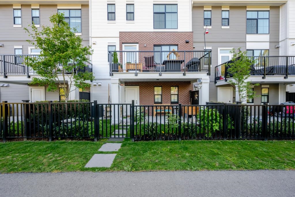 #35 2774 Montrose Avenue - 23