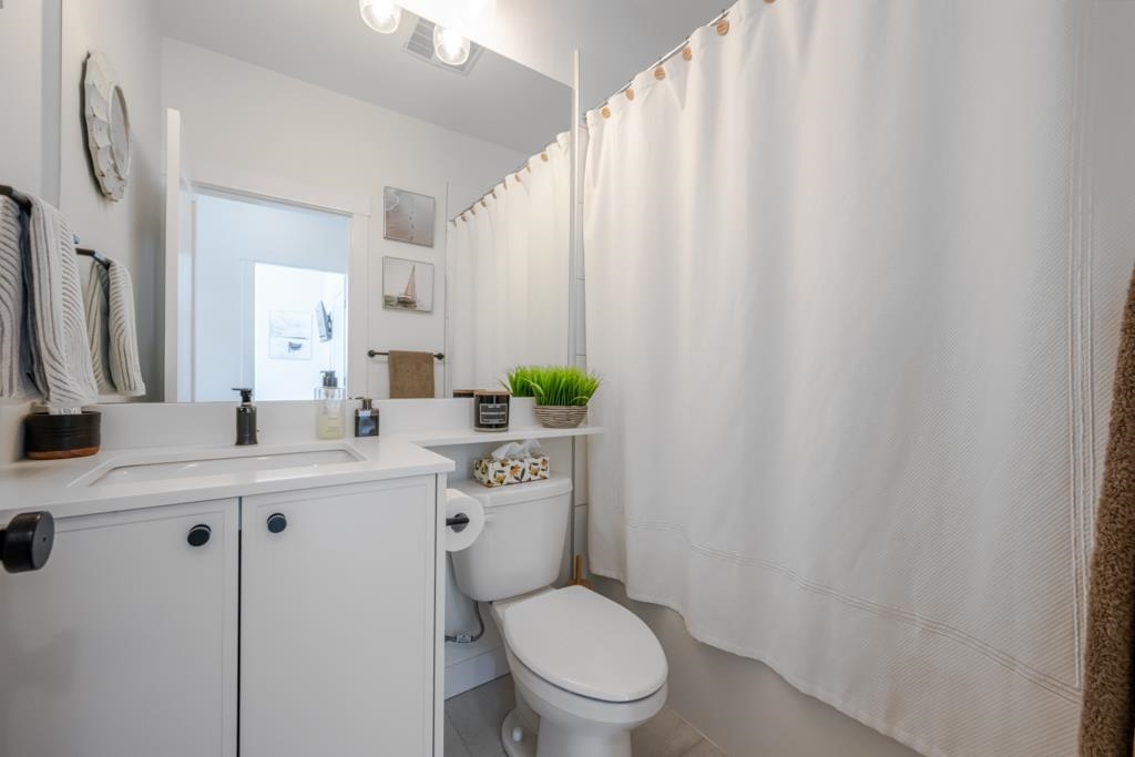 #35 2774 Montrose Avenue - 17