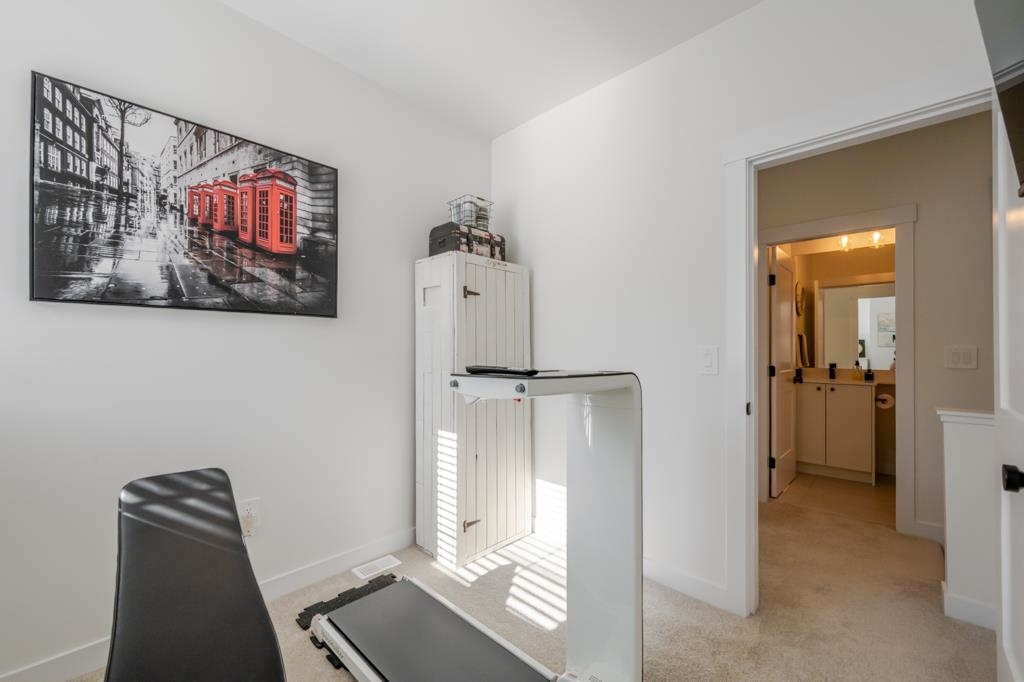 #35 2774 Montrose Avenue - 16