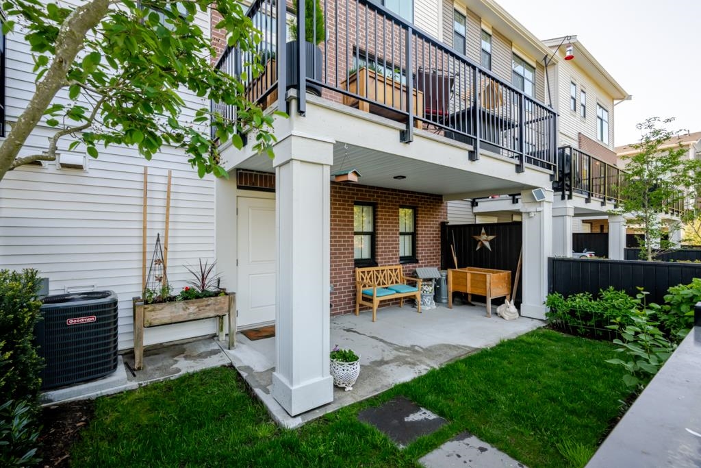 #35 2774 Montrose Avenue - 22
