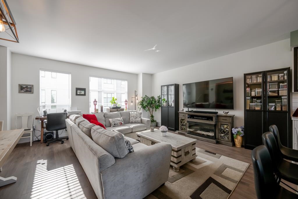 #35 2774 Montrose Avenue - Image 3