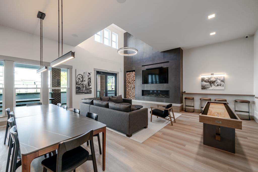 #35 2774 Montrose Avenue - 28