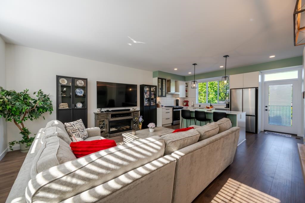 #35 2774 Montrose Avenue - 5
