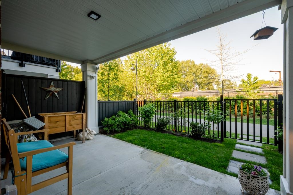 #35 2774 Montrose Avenue - 24