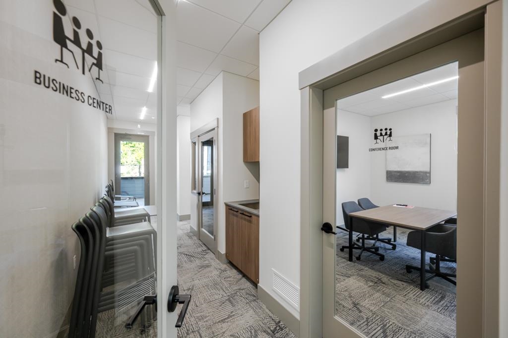 #35 2774 Montrose Avenue - 34