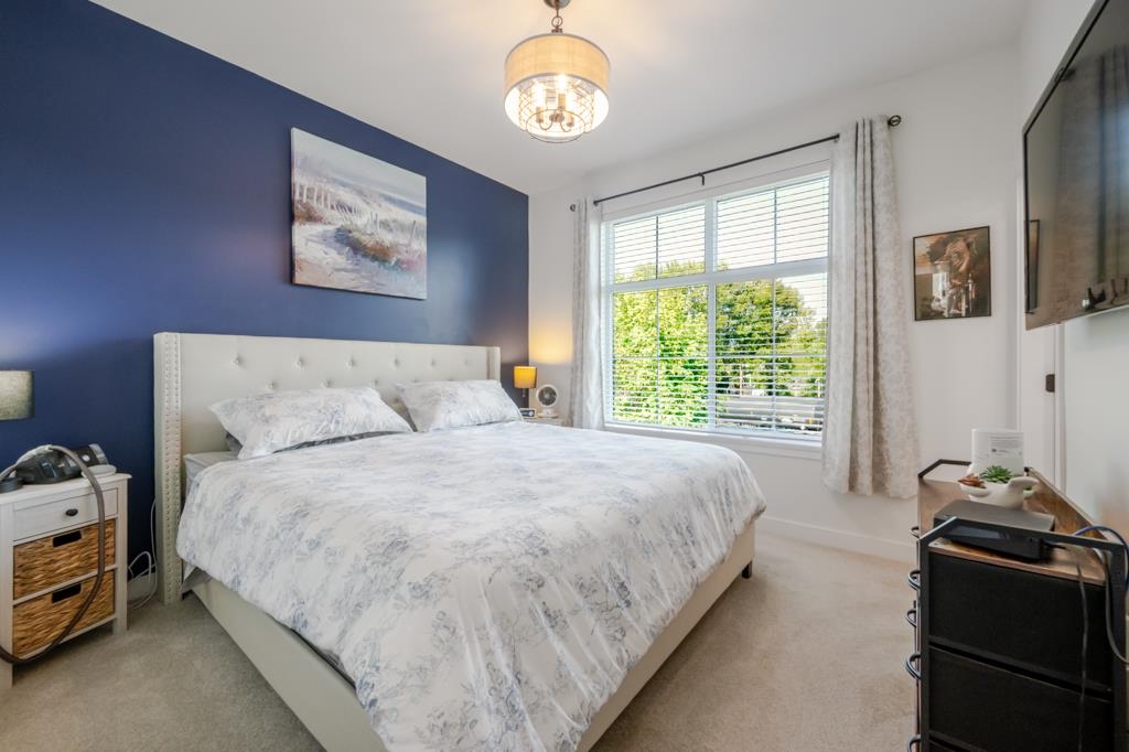 #35 2774 Montrose Avenue - 11