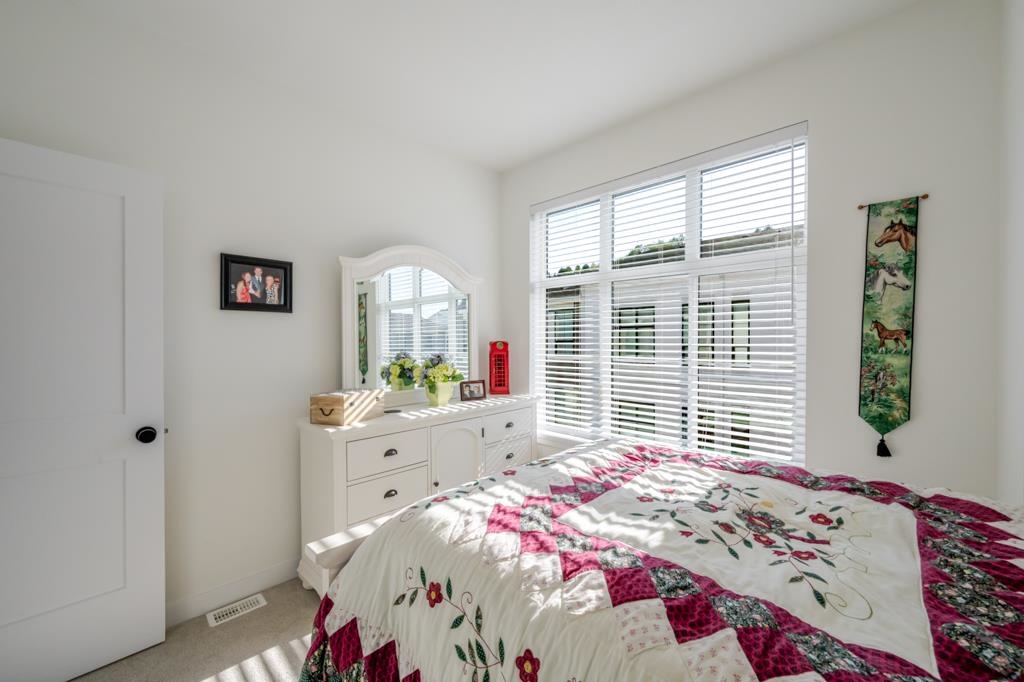 #35 2774 Montrose Avenue - 19