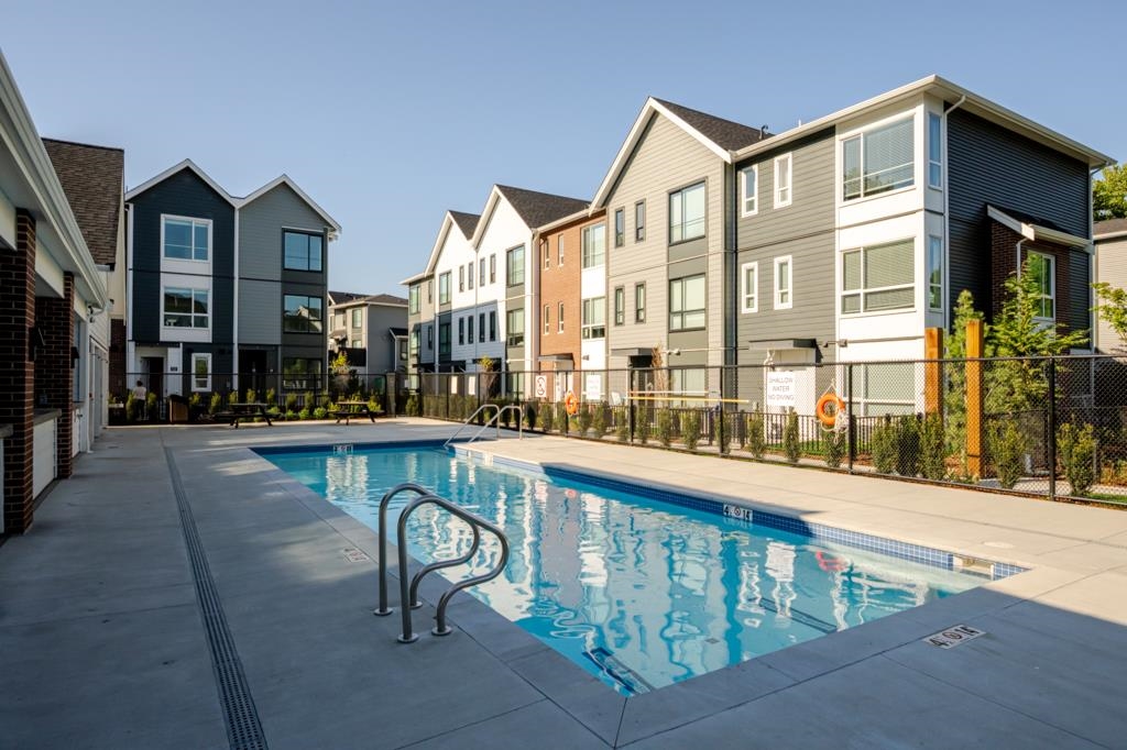 #35 2774 Montrose Avenue - 31