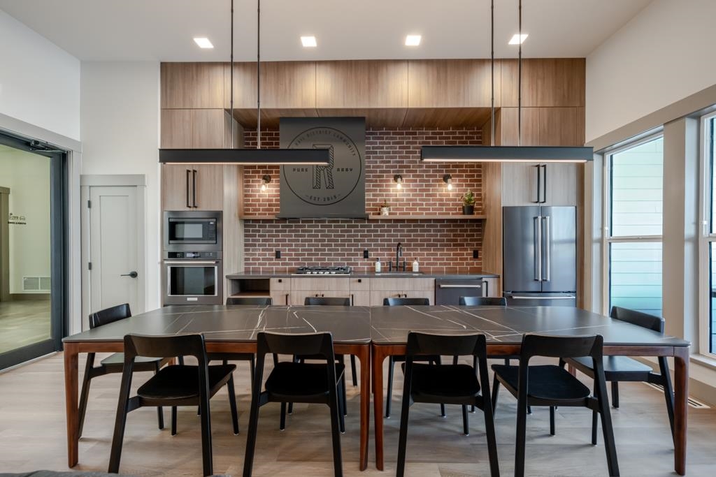 #35 2774 Montrose Avenue - 29