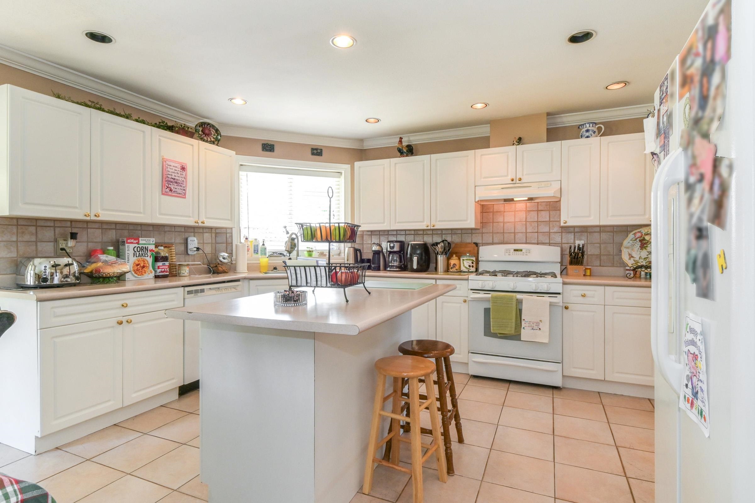 6236 128a Street - 10