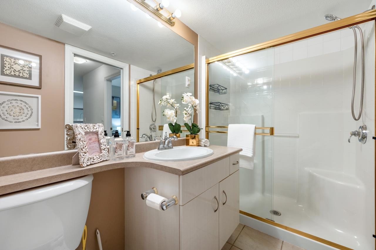 #105 988 W 54th Avenue - 17
