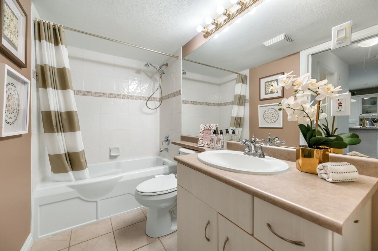 #105 988 W 54th Avenue - 18
