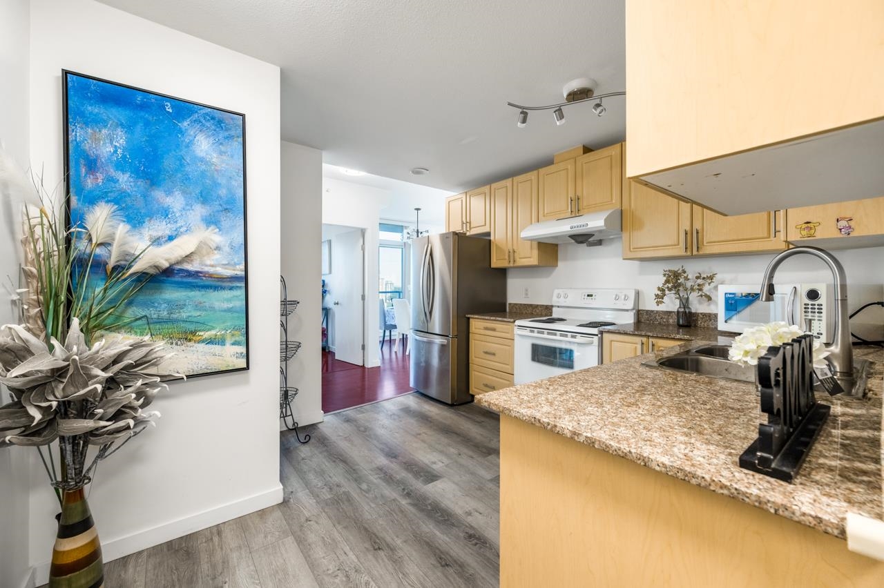 #1104 6133 Buswell Street - 4
