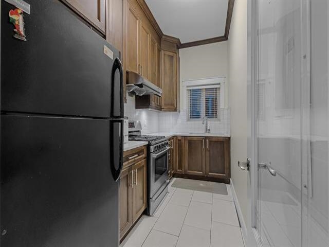 11923 92 Avenue - 12
