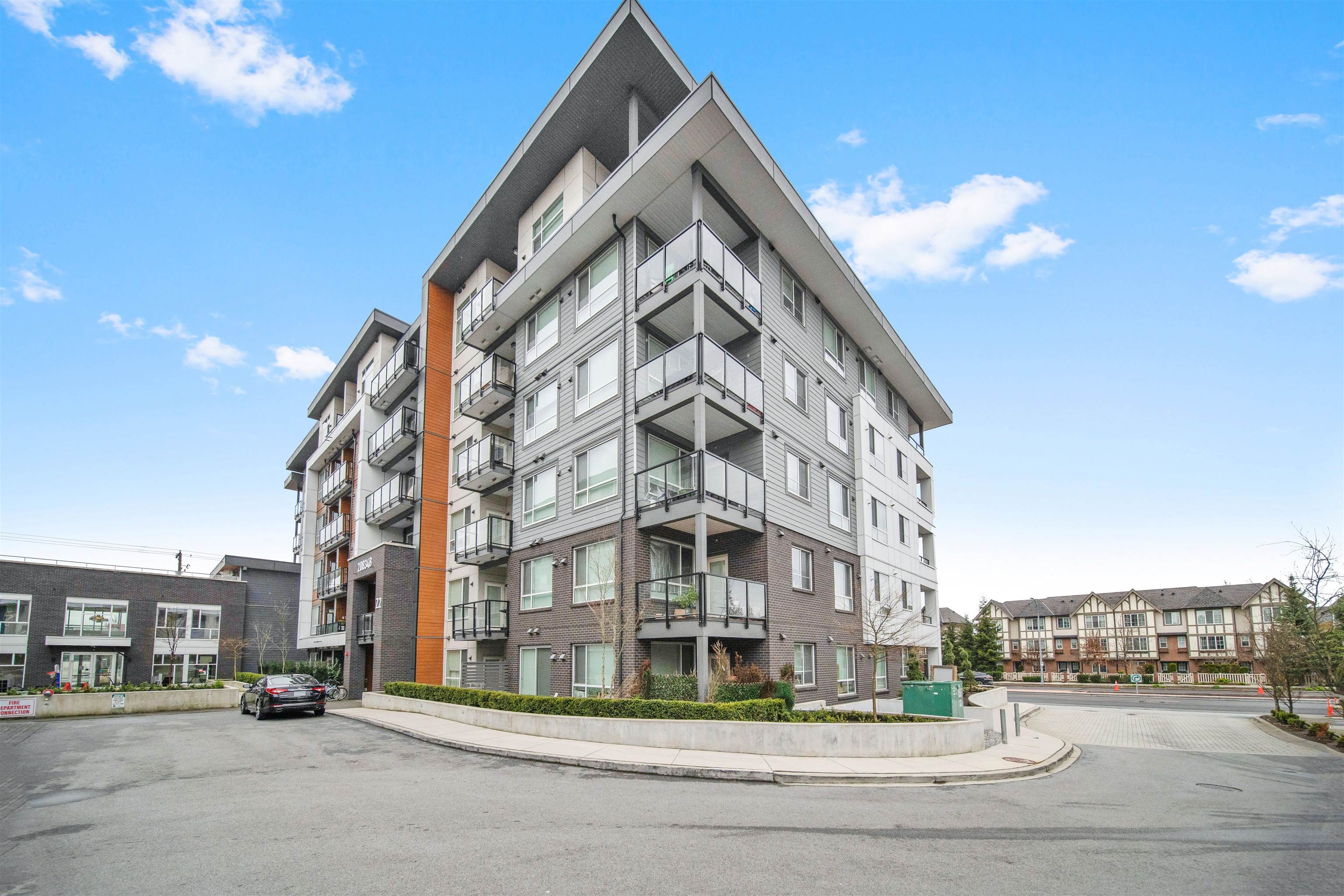 #B208 20834 80 Avenue - 27