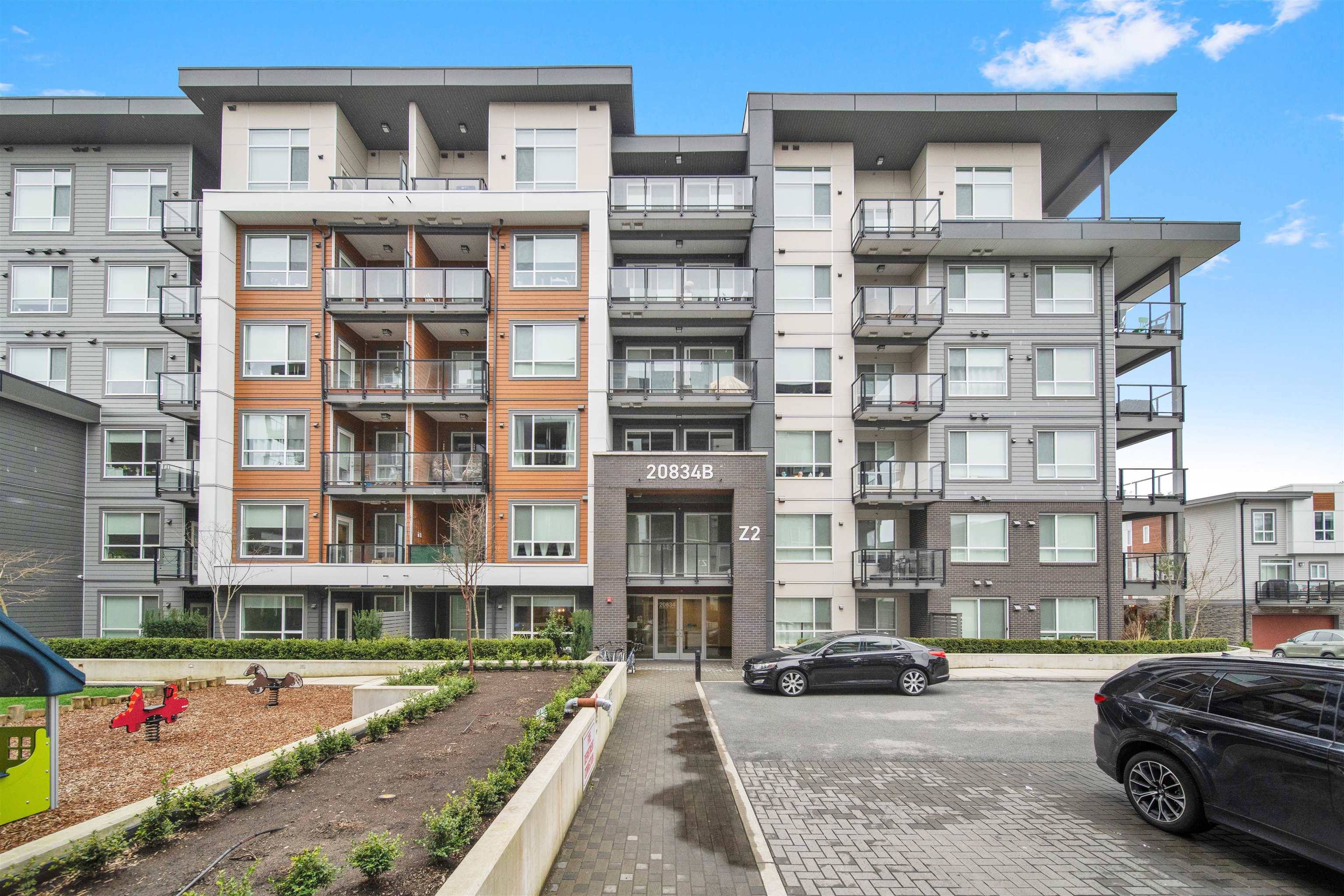 #B208 20834 80 Avenue - 26