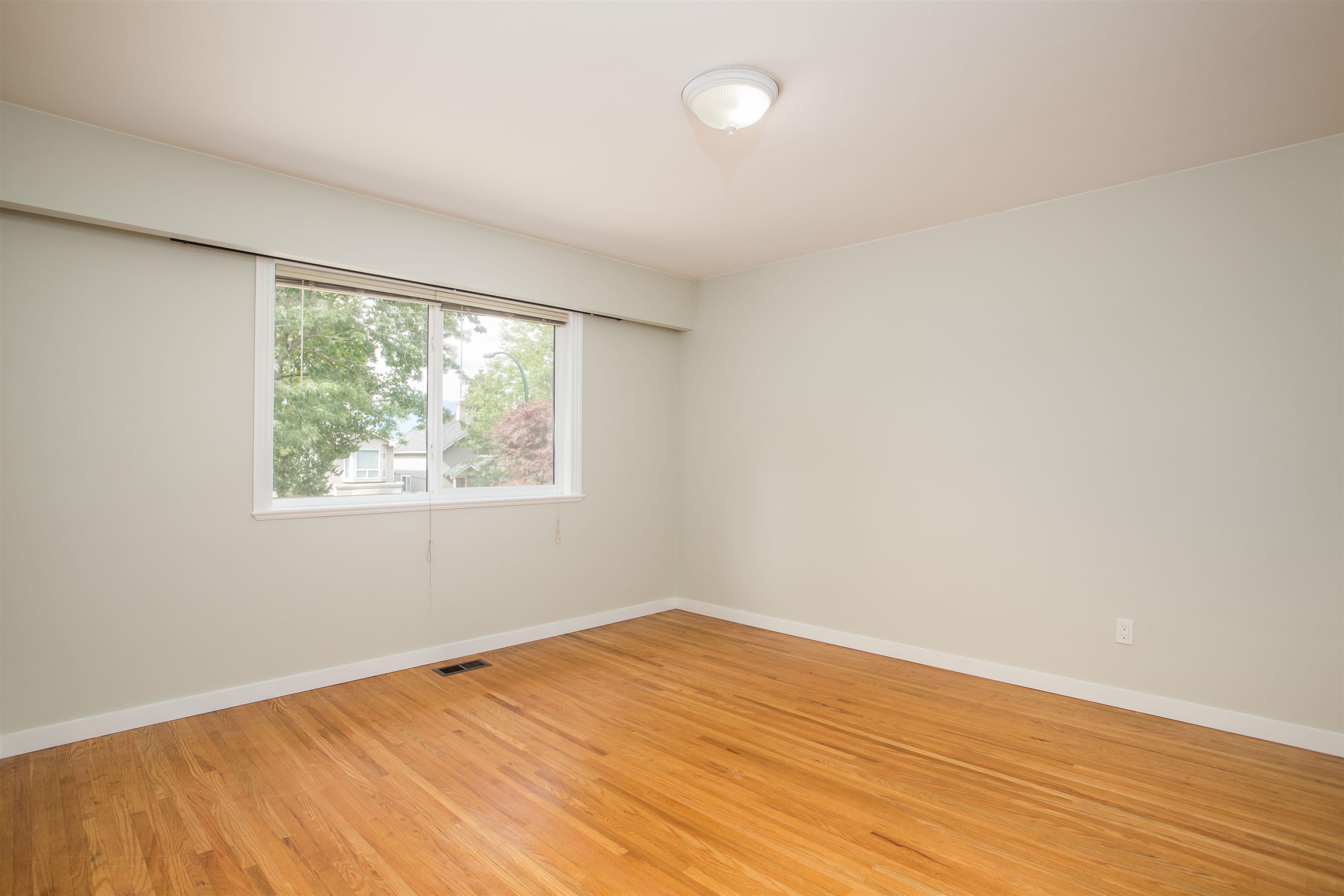 2536 E 29th Avenue - 13