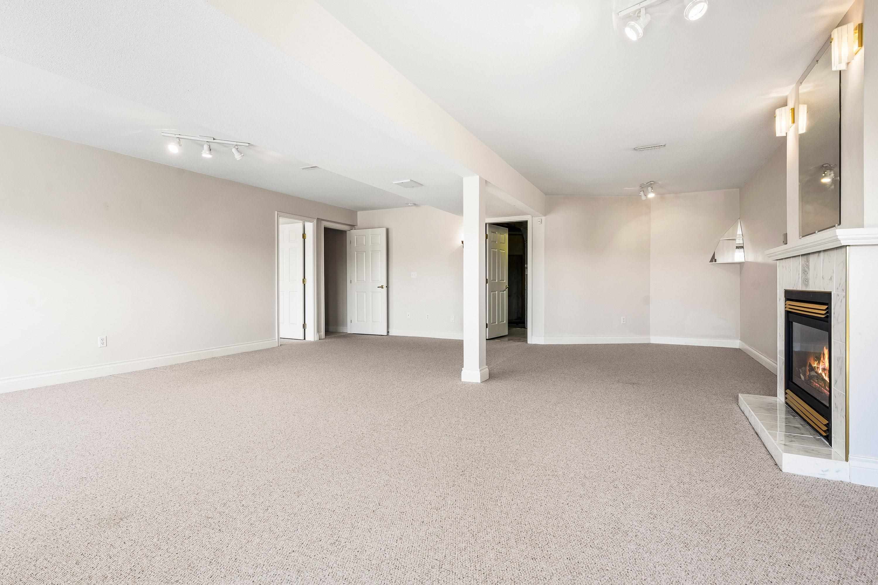 #34 3354 Horn Street - 28