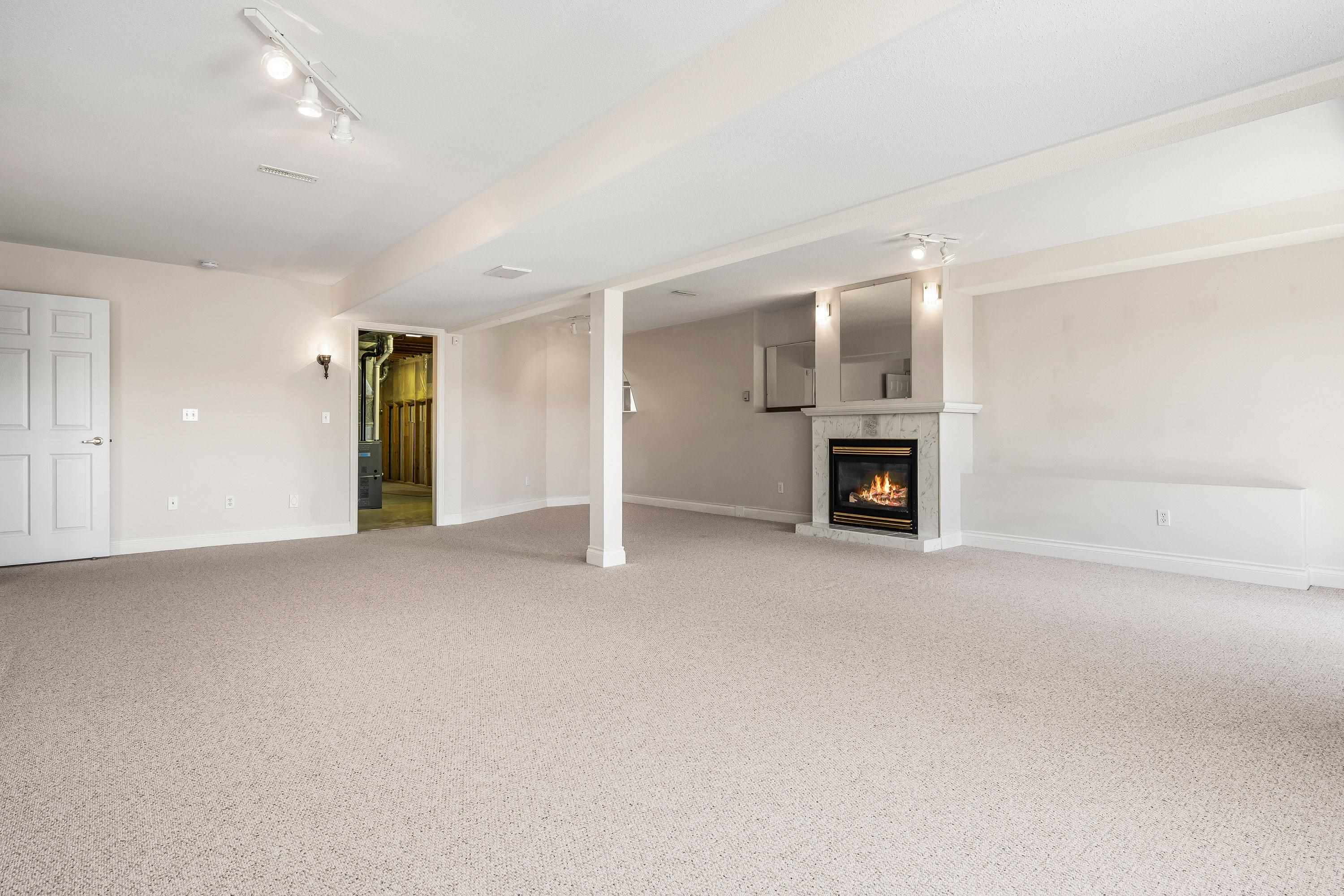 #34 3354 Horn Street - 30