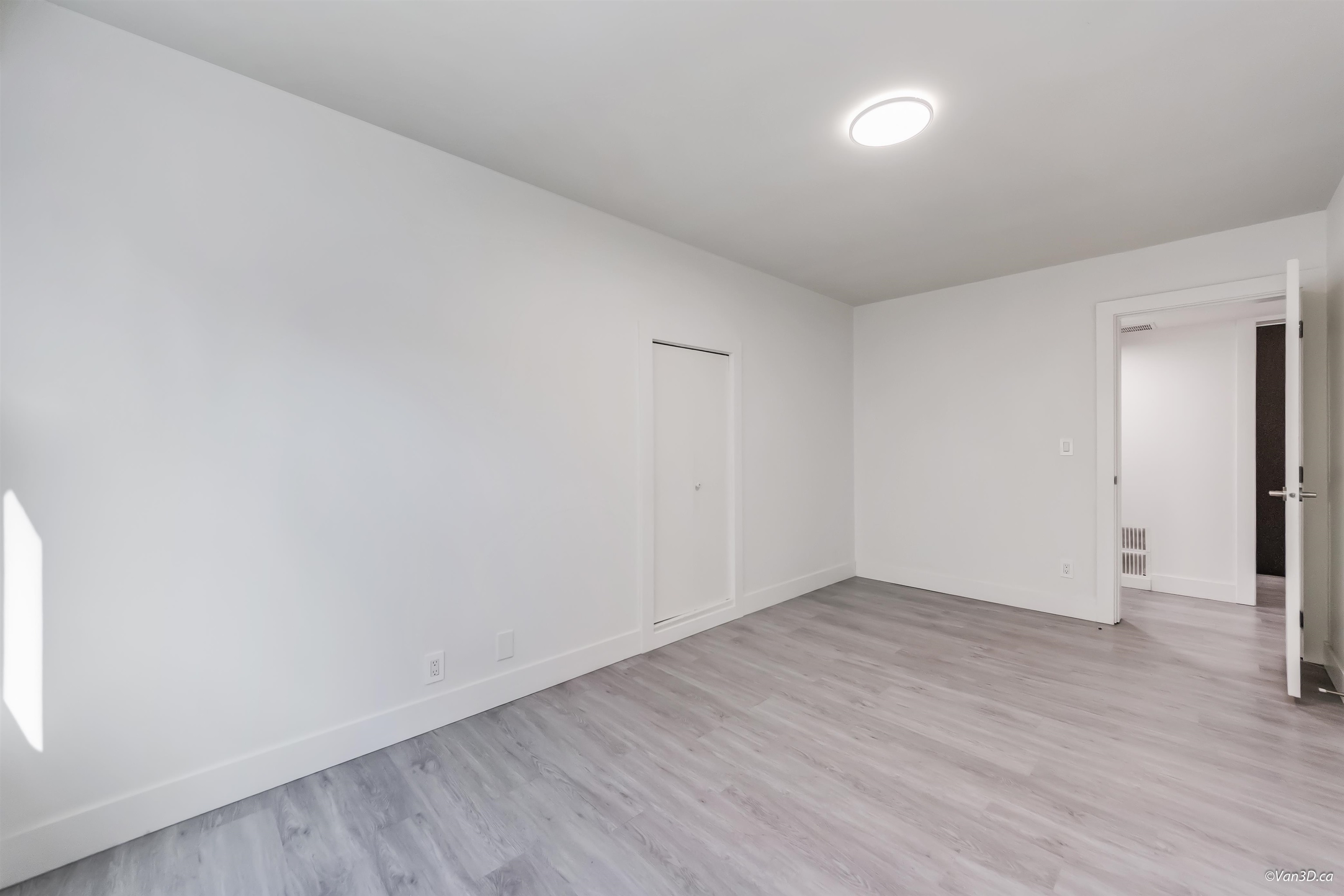 4346 Dundas Street - 32