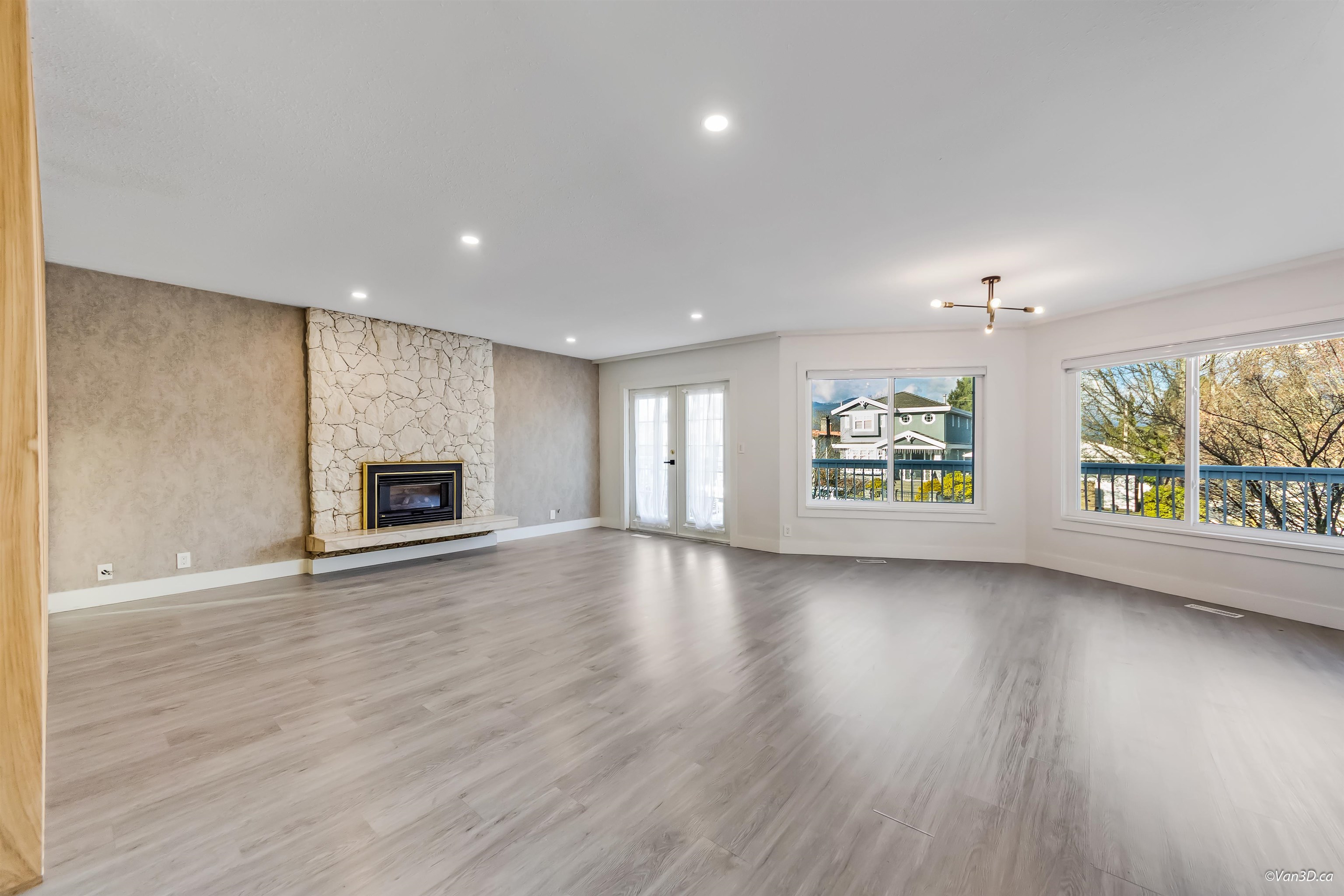 4346 Dundas Street - 9