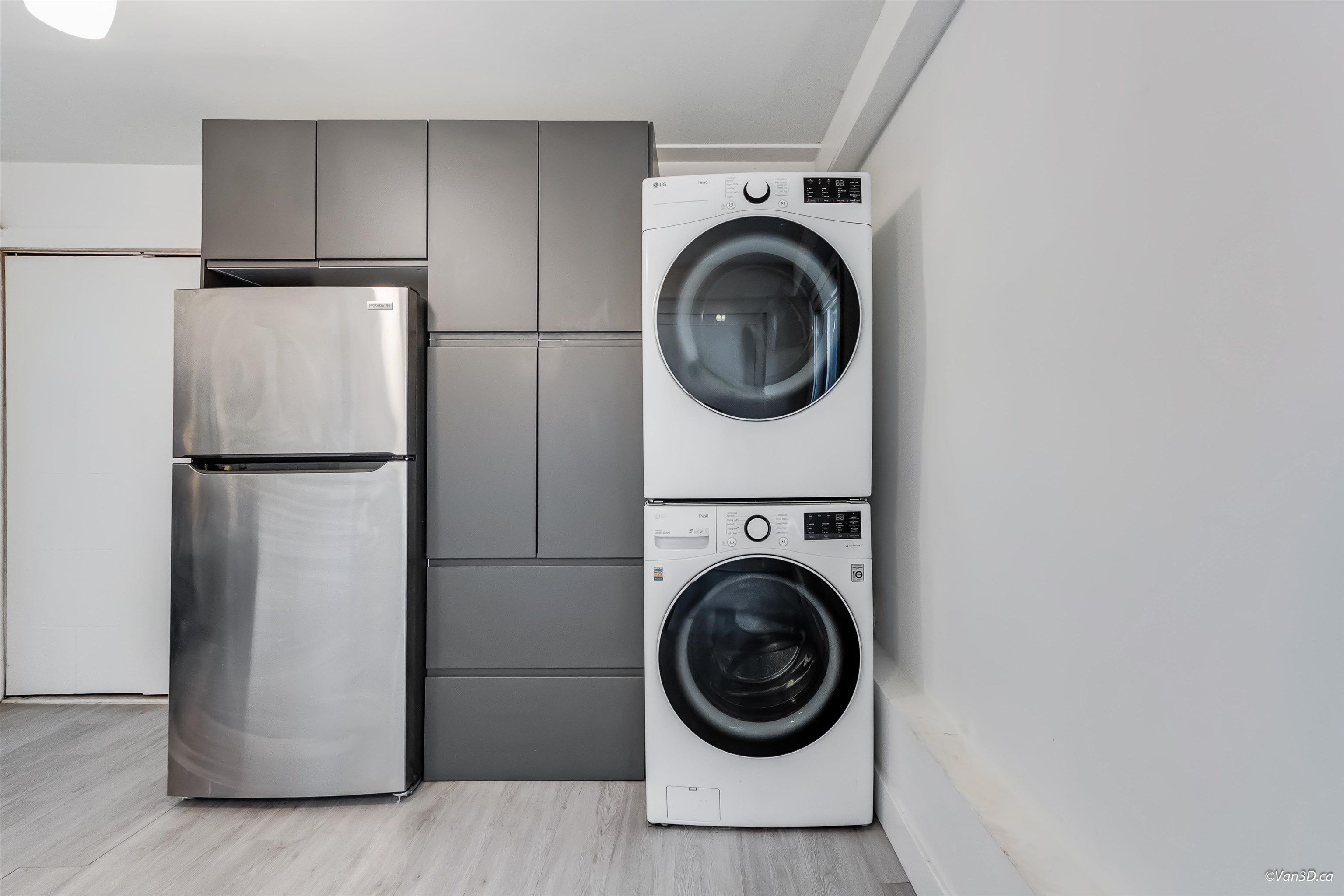 4346 Dundas Street - 24