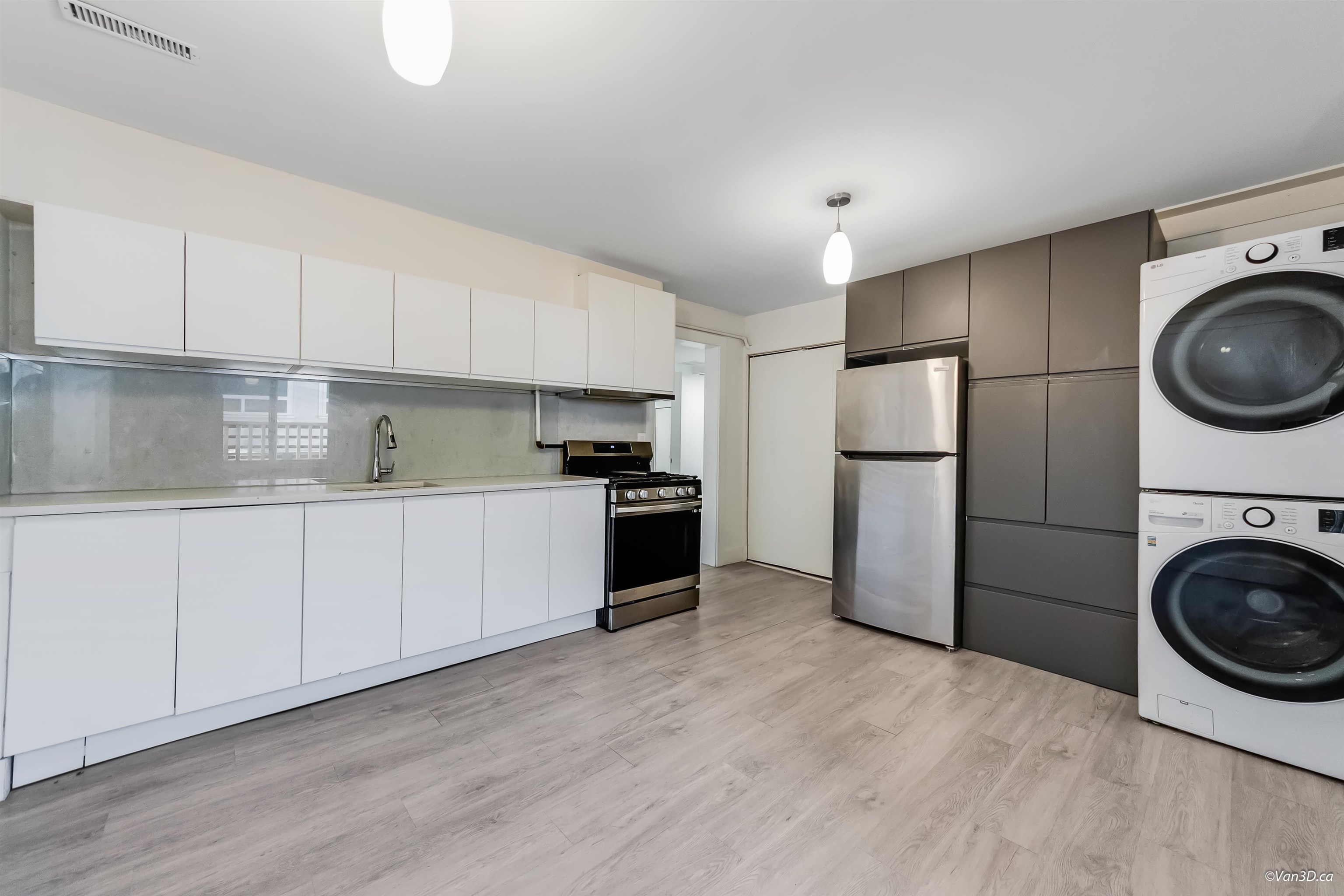 4346 Dundas Street - 25