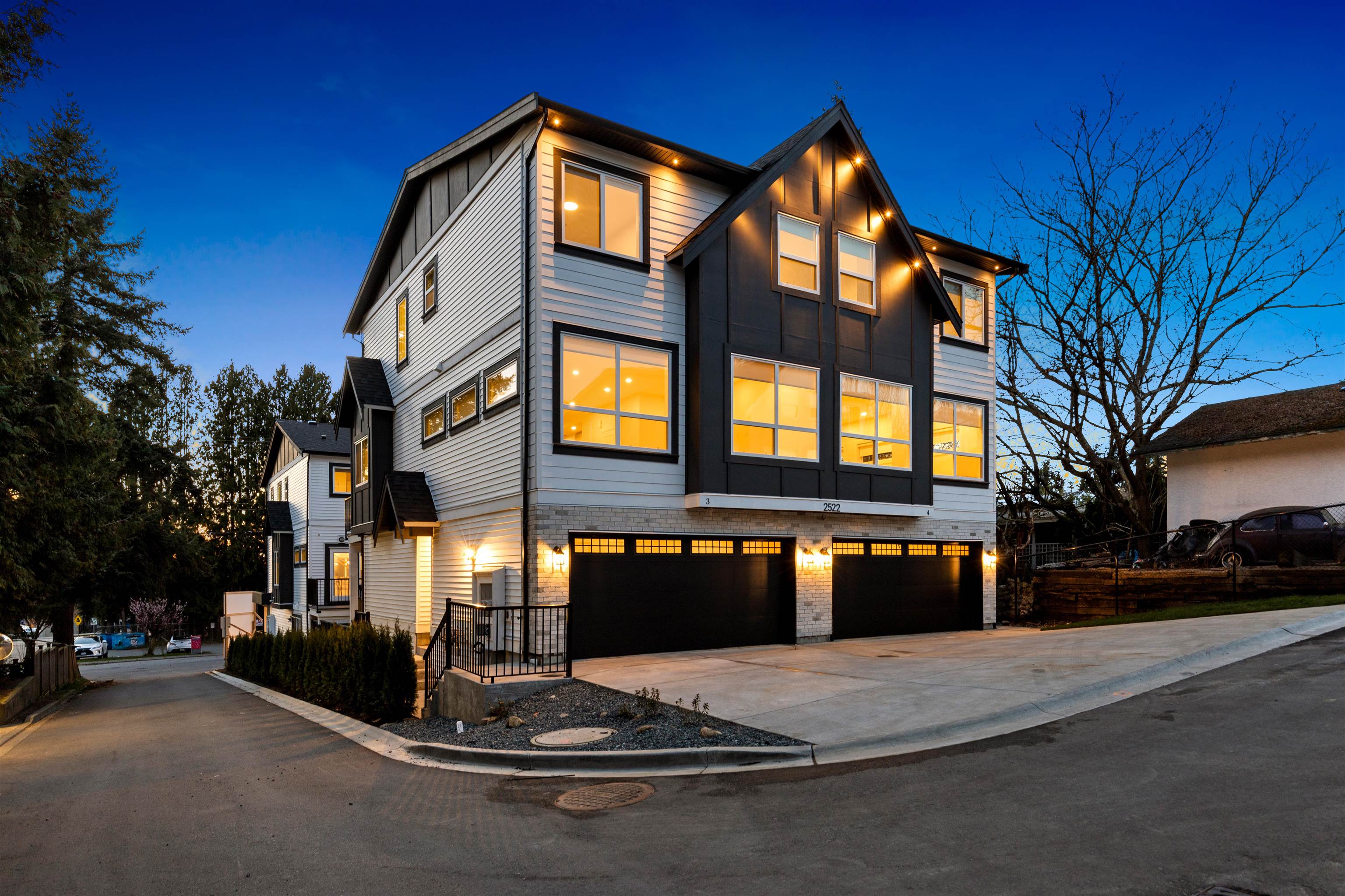 #3 2522 Campbell Avenue - 3