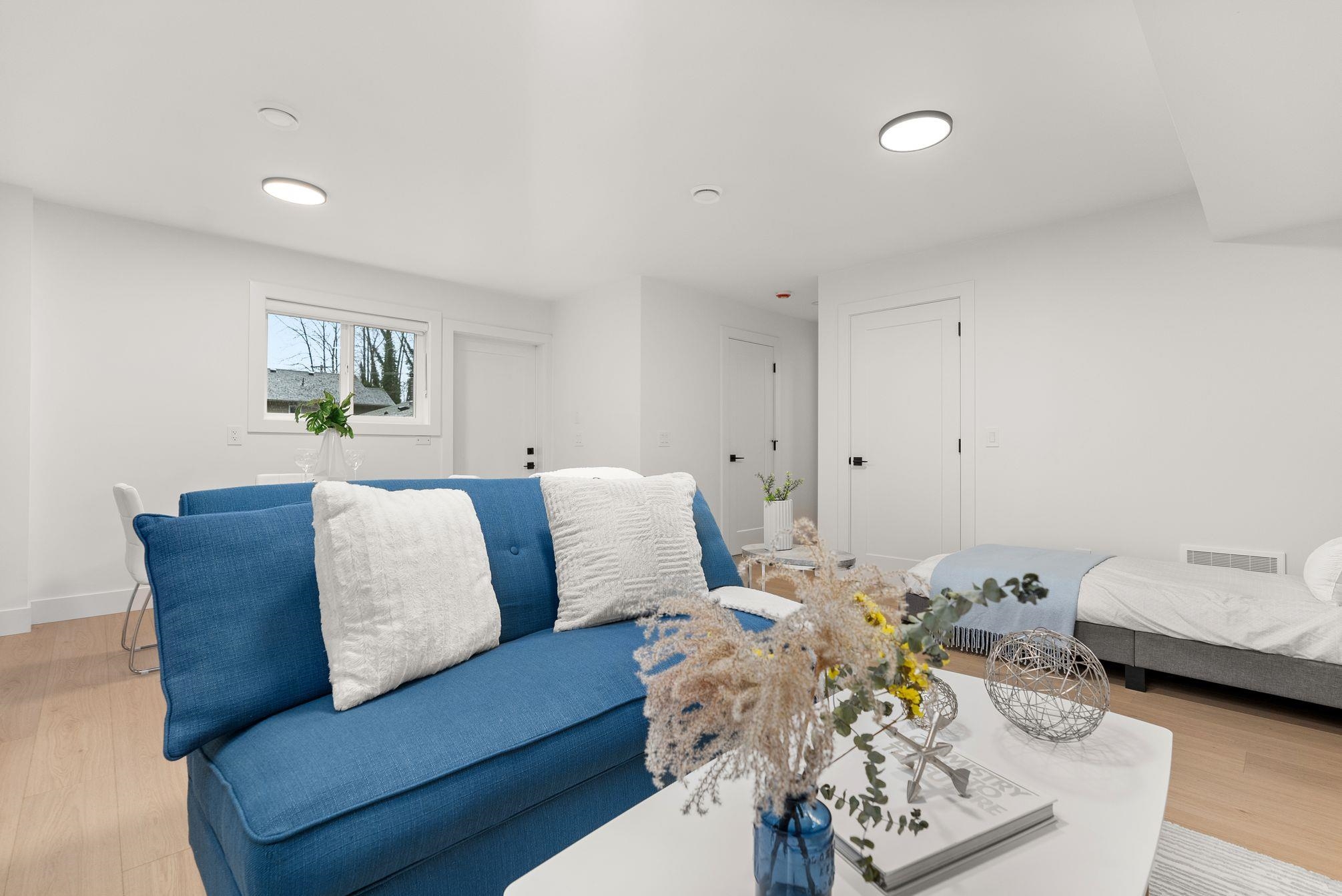 #3 2522 Campbell Avenue - 34