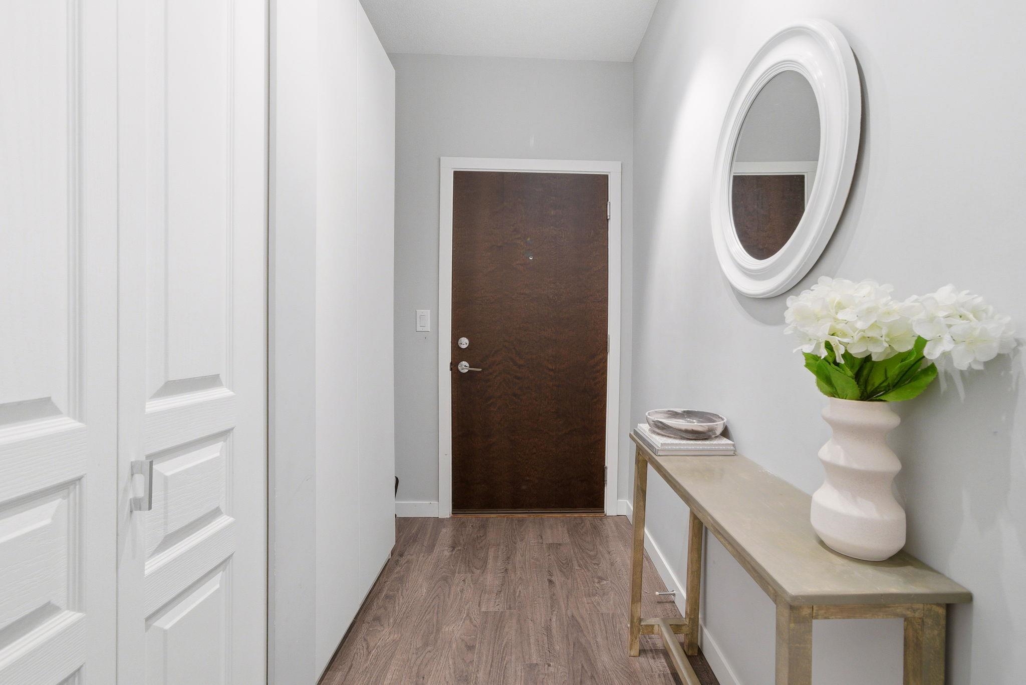 #512 1152 Windsor Mews - 3