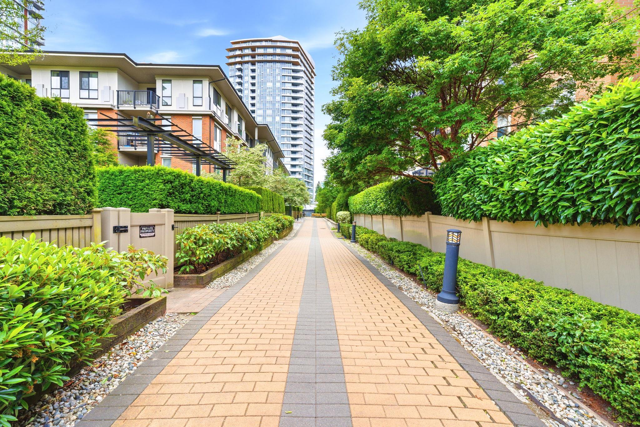 #512 1152 Windsor Mews - 39