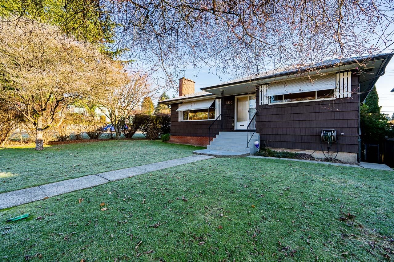 1910 Holdom Avenue - 2