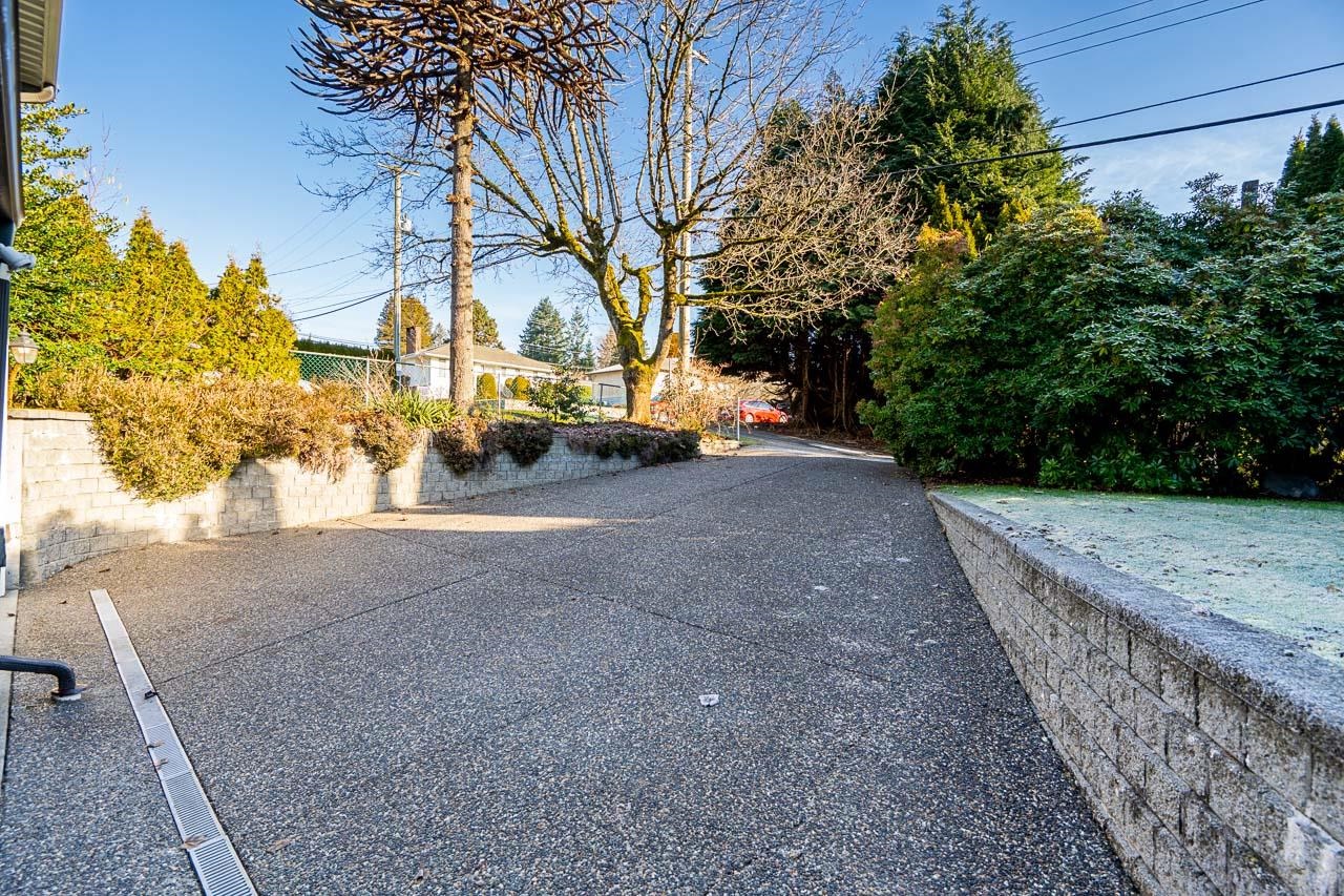 1910 Holdom Avenue - 22