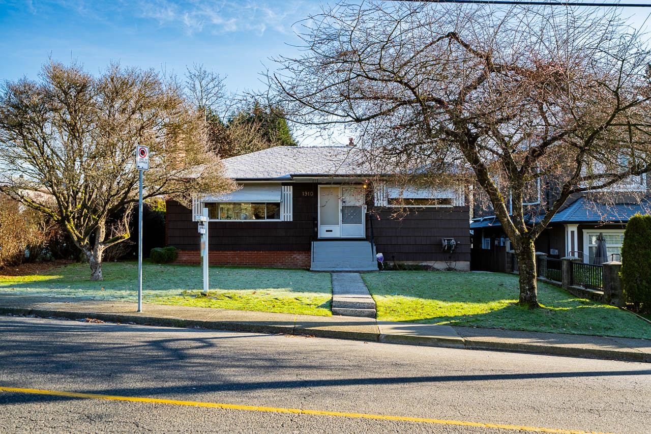1910 Holdom Avenue - 1