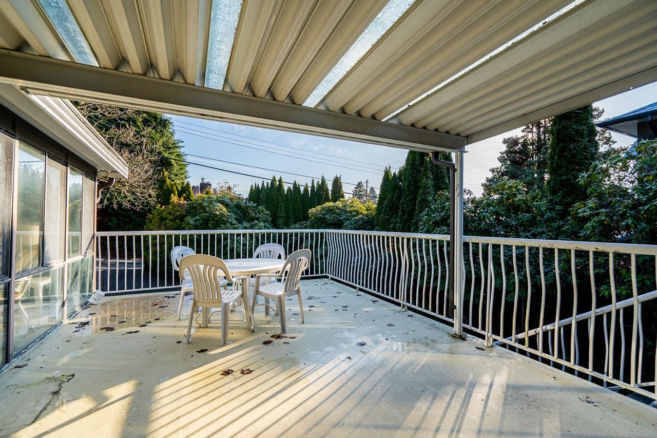 1910 Holdom Avenue - 21