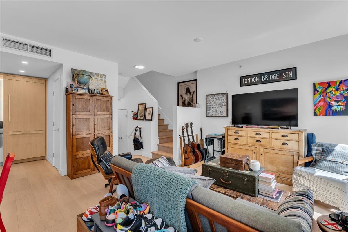#104 15165 Thrift Avenue - 9