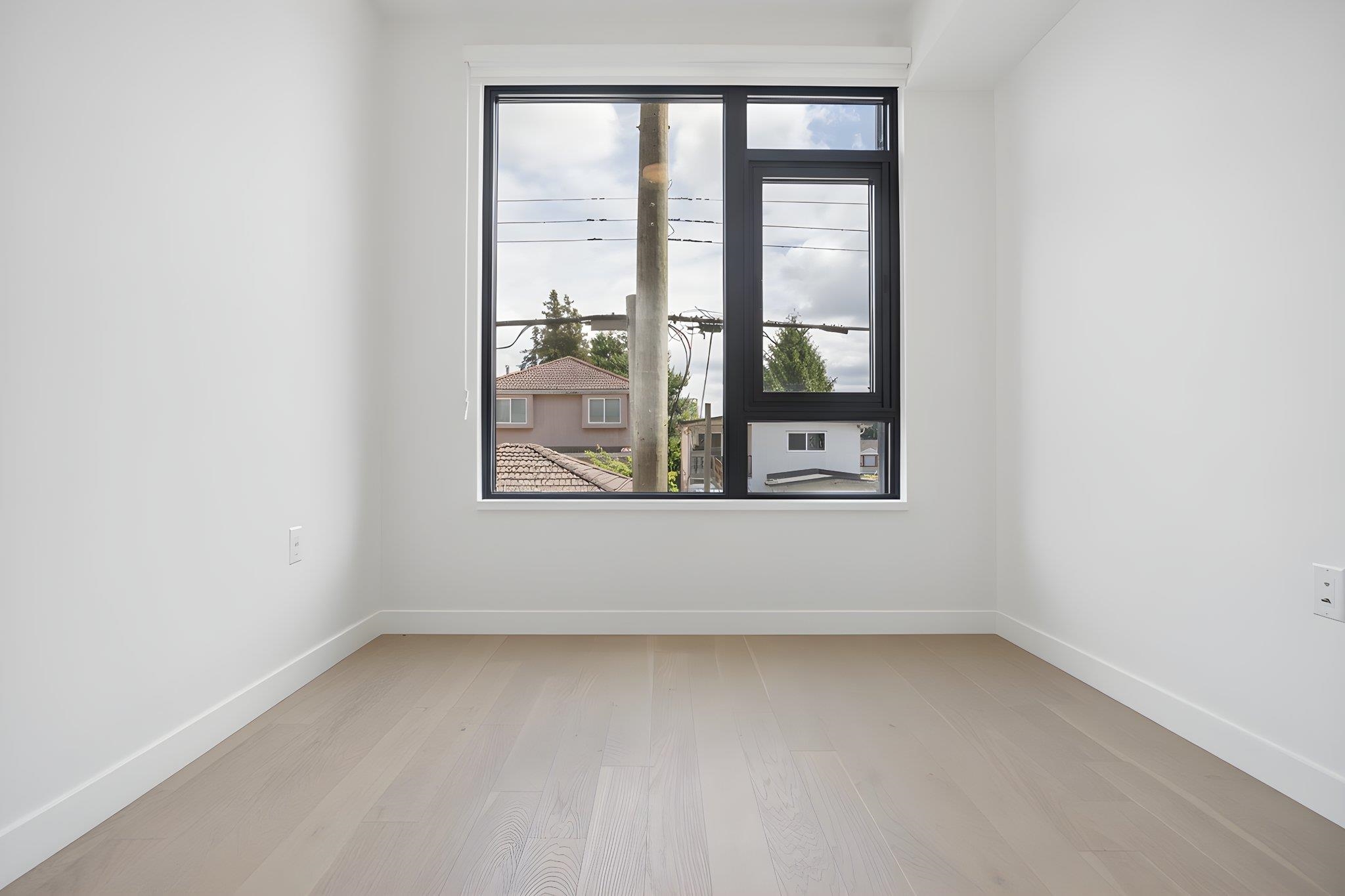 #202 8398 Oak Street - 11
