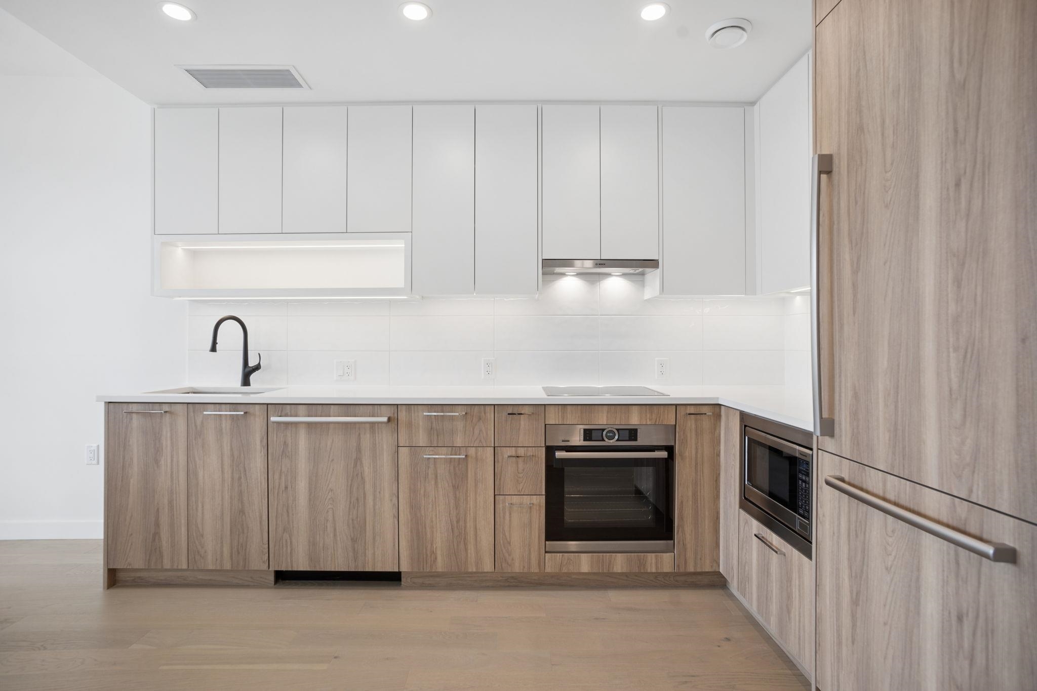 202 - 8398 Oak Street, Marpole, Vancouver West photo number 2