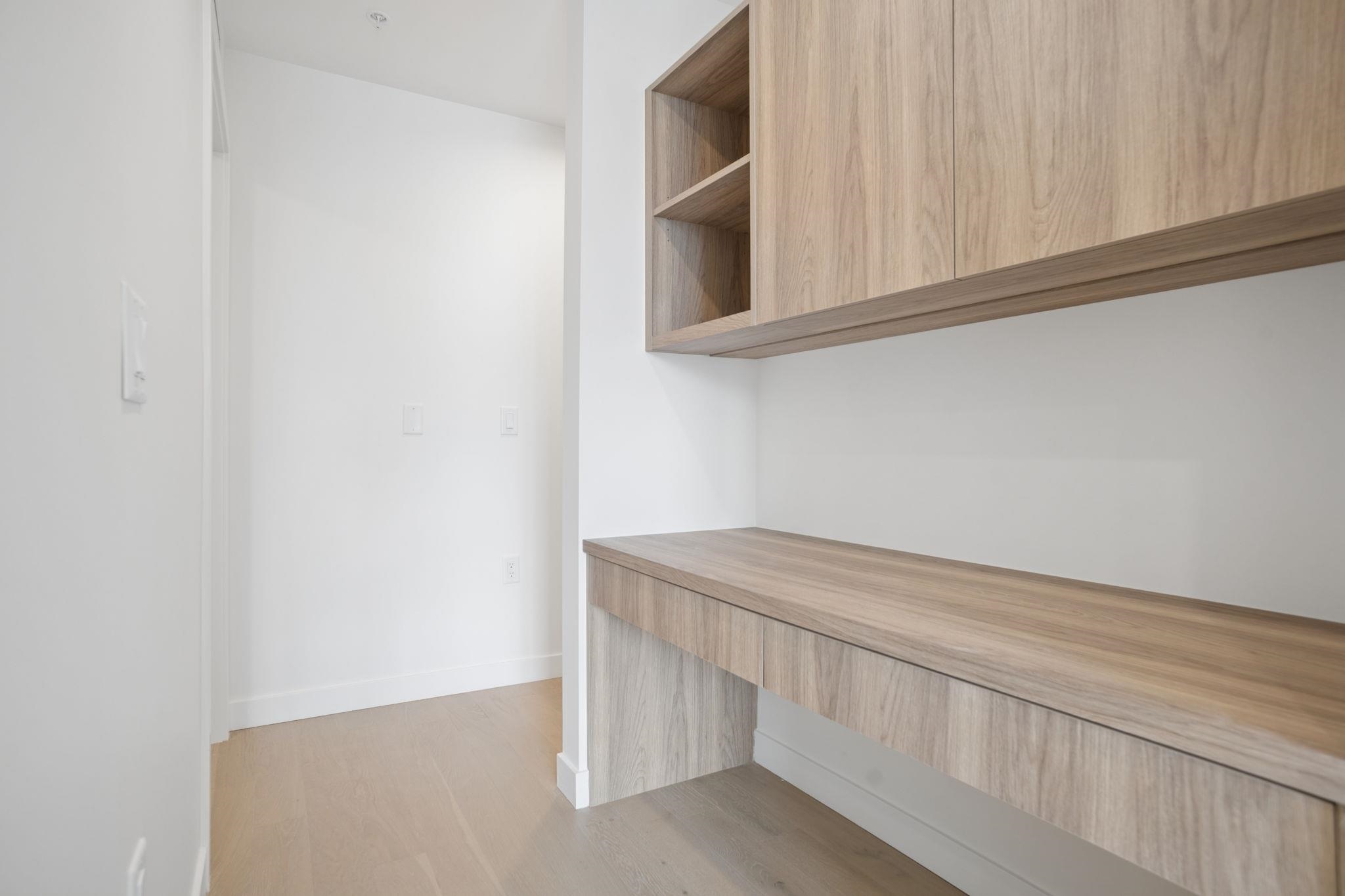 #202 8398 Oak Street - 9