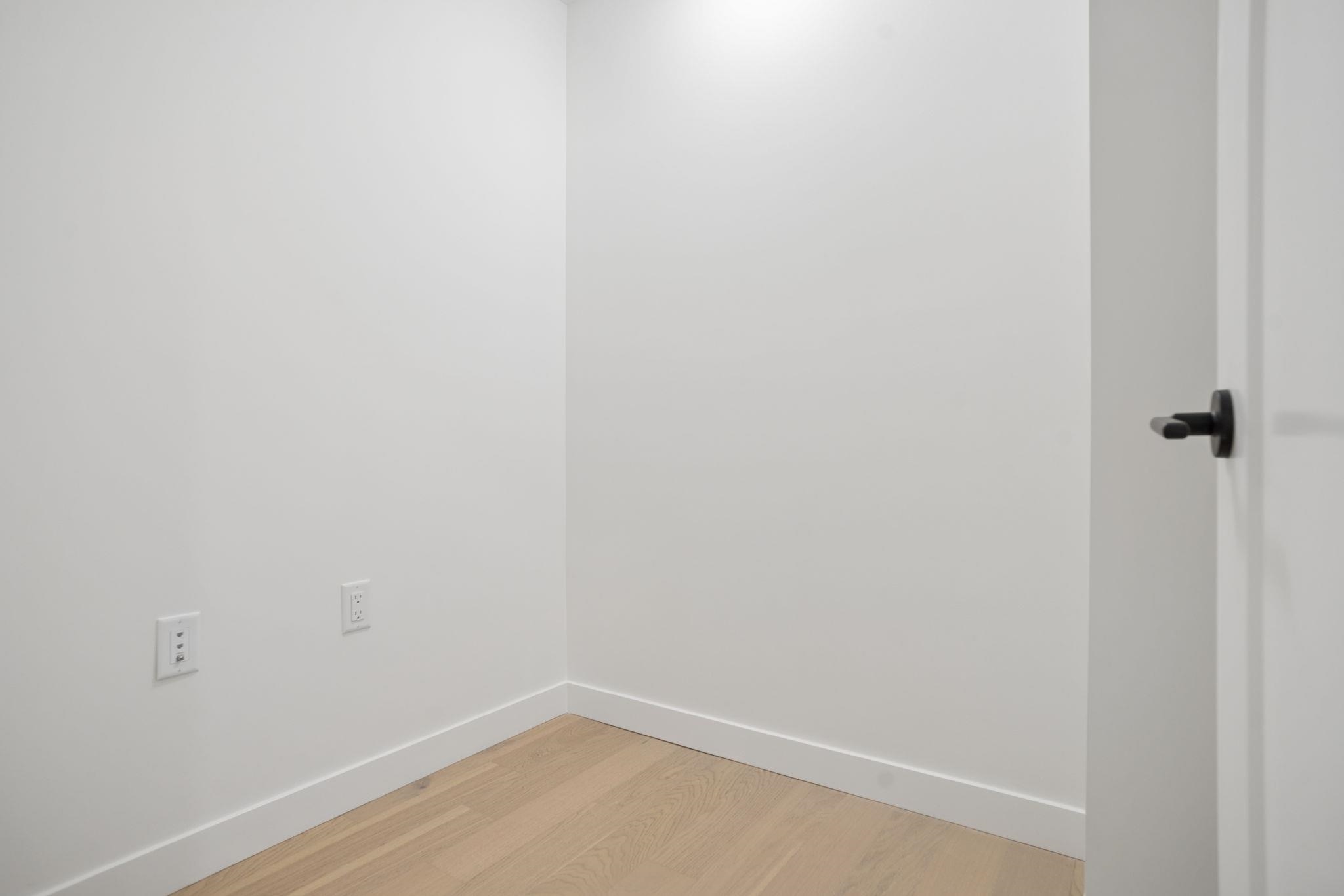 #202 8398 Oak Street - 13