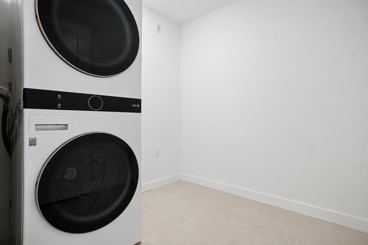 #202 8398 Oak Street - 14