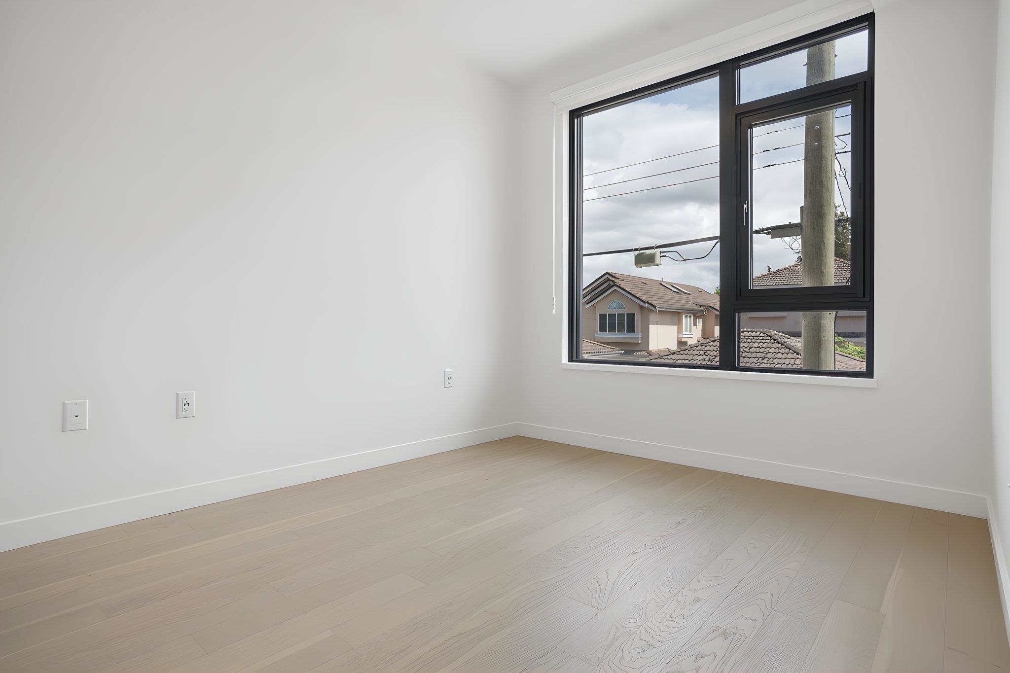 #202 8398 Oak Street - 10