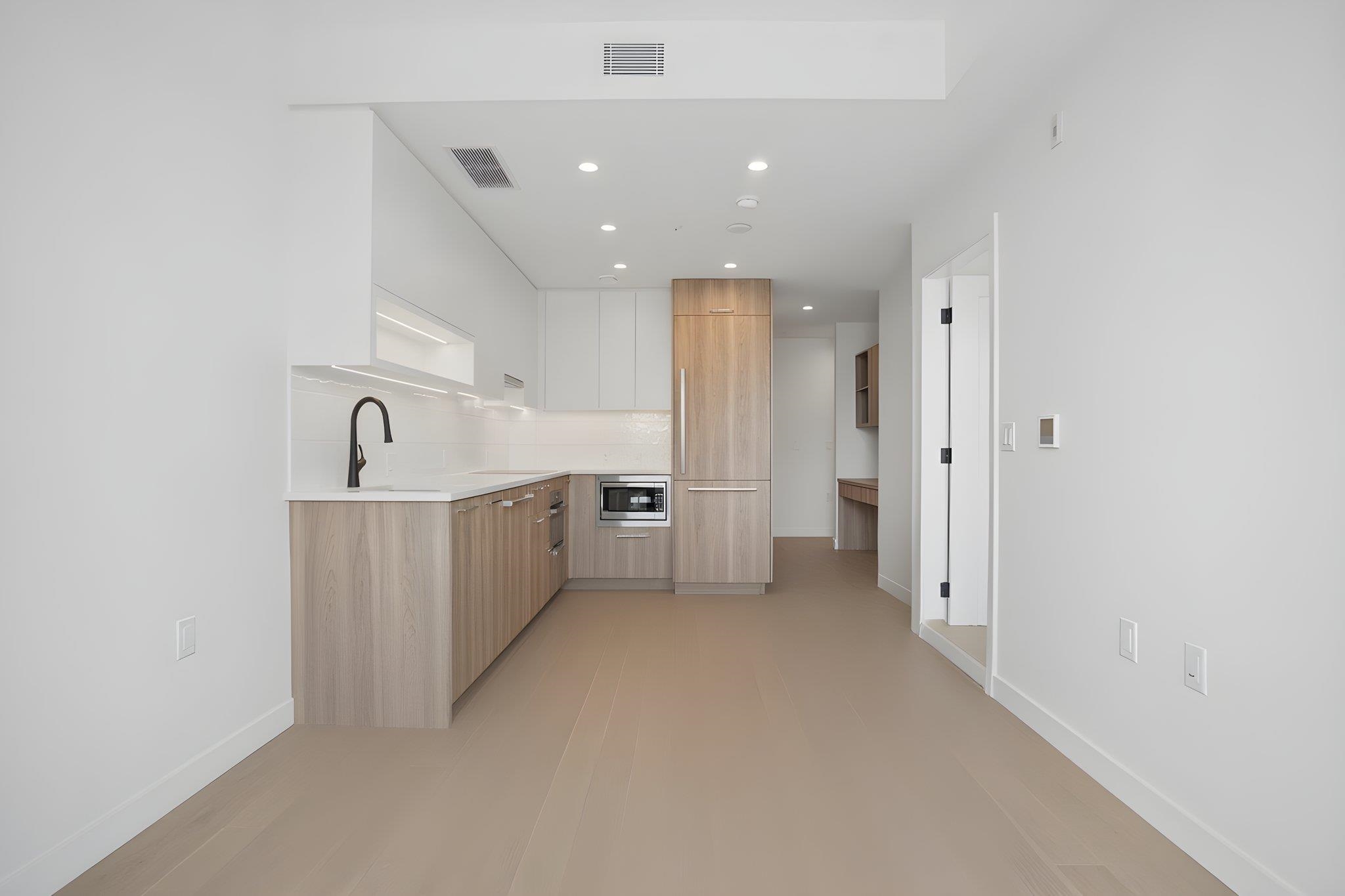 #202 8398 Oak Street - 7