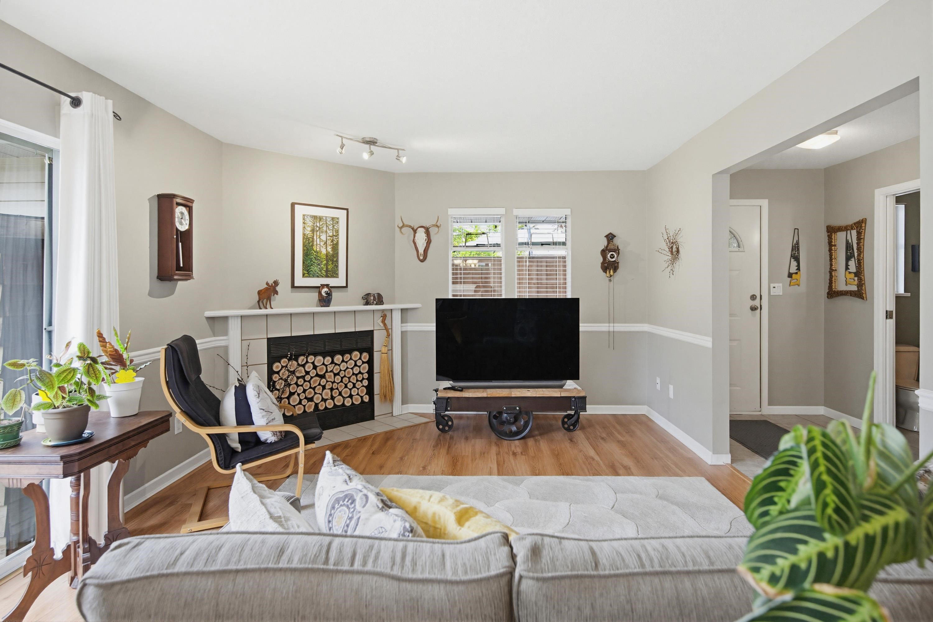 #17 20699 120b Avenue - 9